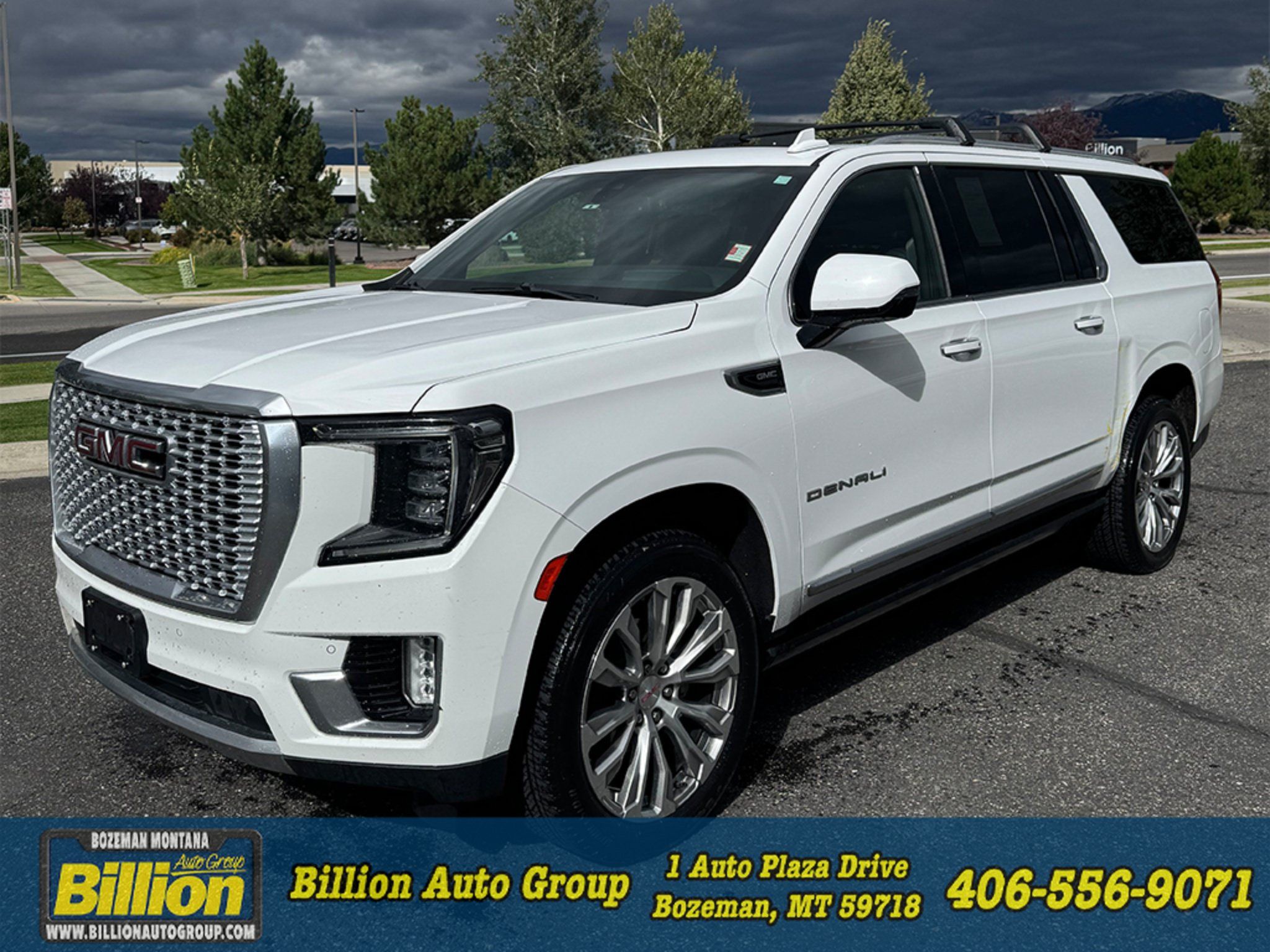 Used 2022 GMC Yukon XL Denali AWD/4WD image 1