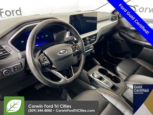 Used 2025 Ford Escape Platinum image 3