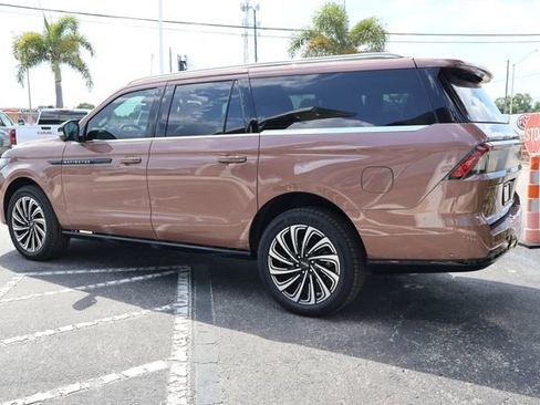 New 2025 Lincoln Navigator L Black Label AWD/4WD image 5