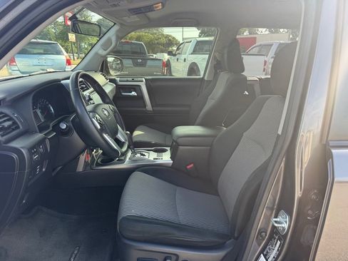 Used 2015 Toyota 4Runner SR5 AWD/4WD image 9