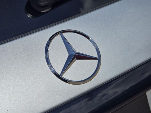 Used 2024 Mercedes-Benz GLC 300 4MATIC image 30