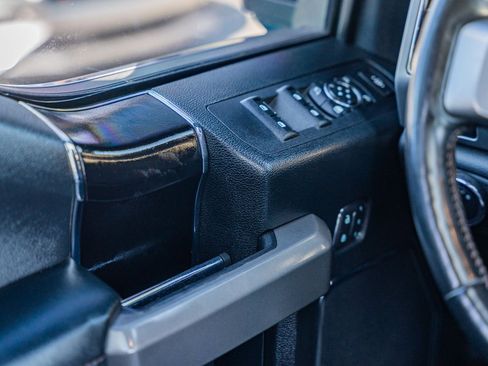 Certified 2019 Ford F450 Platinum w/ Platinum Ultimate Package image 32