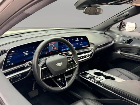 Used 2024 Cadillac Lyriq Tech RWD image 13