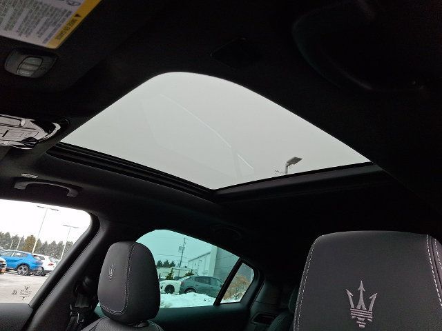 Certified 2025 Maserati Grecale GT AWD/4WD image 5