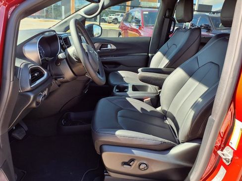 New 2026 Chrysler Pacifica Select image 12