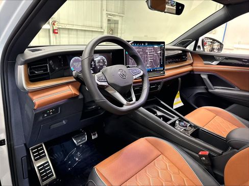 New 2026 Volkswagen Tiguan SEL R-Line AWD/4WD image 7
