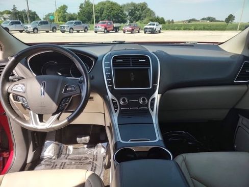 Used 2016 Lincoln MKX Select w/ Select Plus Package AWD/4WD image 13