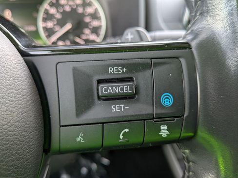 Used 2023 Nissan Rogue SV w/ SV Premium Package image 16