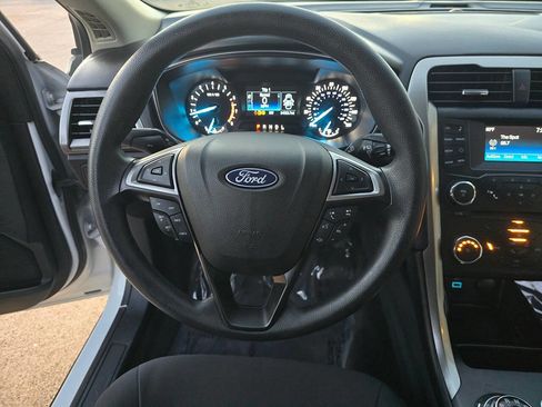 Used 2018 Ford Fusion SE image 32