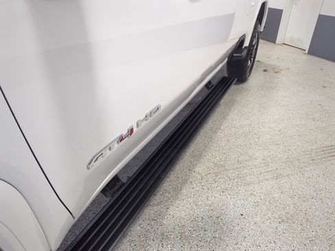 Used 2024 GMC Sierra 2500 AT4 w/ Technology Package image 10