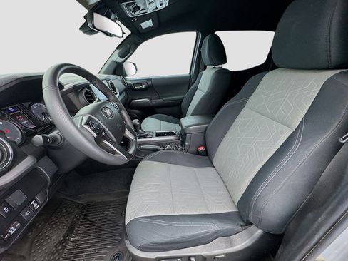 Used 2021 Toyota Tacoma TRD Off-Road w/ Technology Package image 13