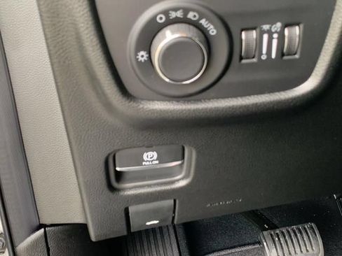 Used 2025 Jeep Grand Cherokee L Laredo AWD/4WD image 37