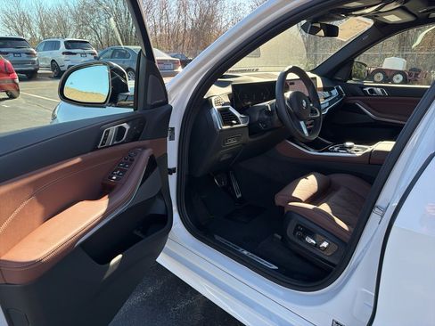 Used 2026 BMW X5 sDrive40i w/ M Sport Package image 10
