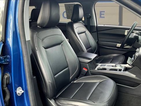 Used 2022 Ford Explorer XLT w/ Equipment Group 202A RWD image 32