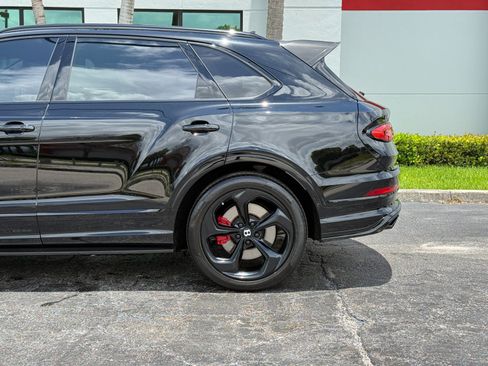 Used 2022 Bentley Bentayga AWD/4WD image 14