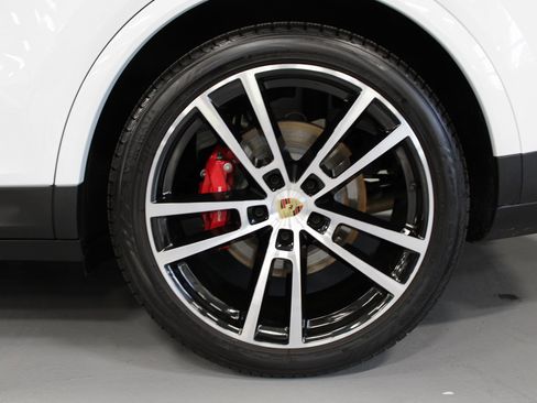 Certified 2024 Porsche Cayenne S image 12