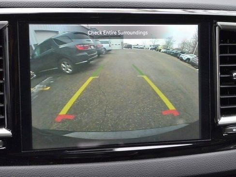 Used 2023 Chrysler Pacifica Touring-L image 31