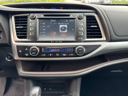 Used 2018 Toyota Highlander XLE FWD image 29