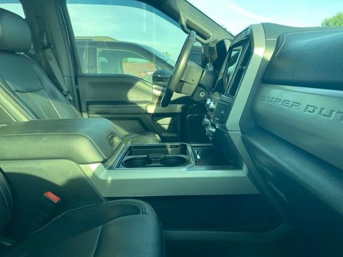 Used 2022 Ford F250 Lariat w/ Black Appearance Package AWD/4WD image 6