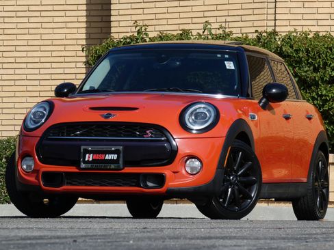 Used 2019 MINI Cooper S w/ Premium Package image 2