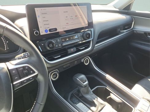 Used 2025 Toyota Grand Highlander AWD image 21