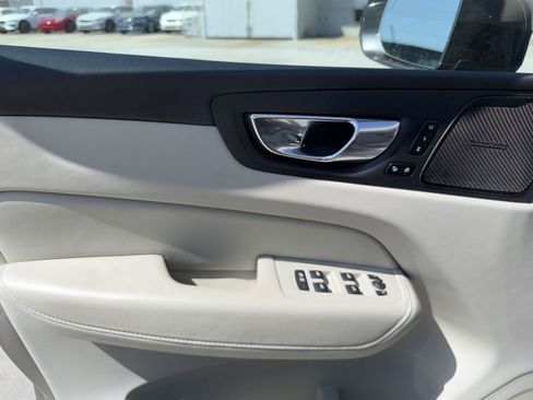 Used 2022 Volvo XC60 B5 Inscription w/ Climate Package image 12