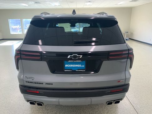 Used 2024 Chevrolet Traverse Z71 w/ Enhanced Driving Package image 6