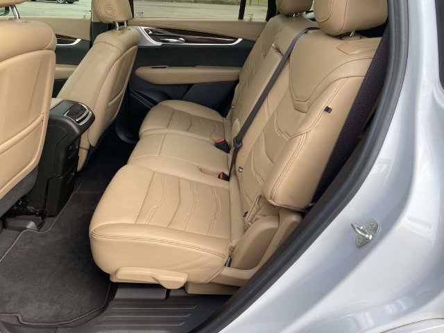Used 2024 Cadillac XT6 Premium Luxury w/ Platinum Package FWD image 11
