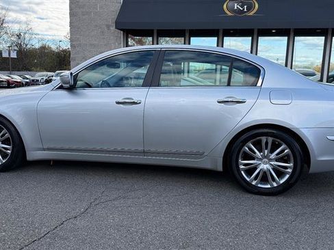 Used 2011 Hyundai Genesis 4.6 image 2
