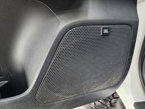 Used 2019 Toyota Tacoma Limited image 39