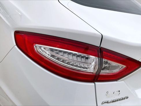 Used 2014 Ford Fusion SE FWD image 27