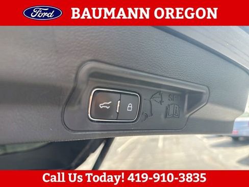 Used 2022 Ford Explorer XLT w/ Equipment Group 202A AWD/4WD image 6