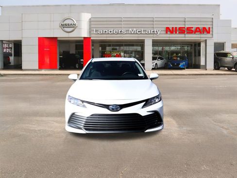 Used 2024 Toyota Camry LE w/ Convenience Package image 8