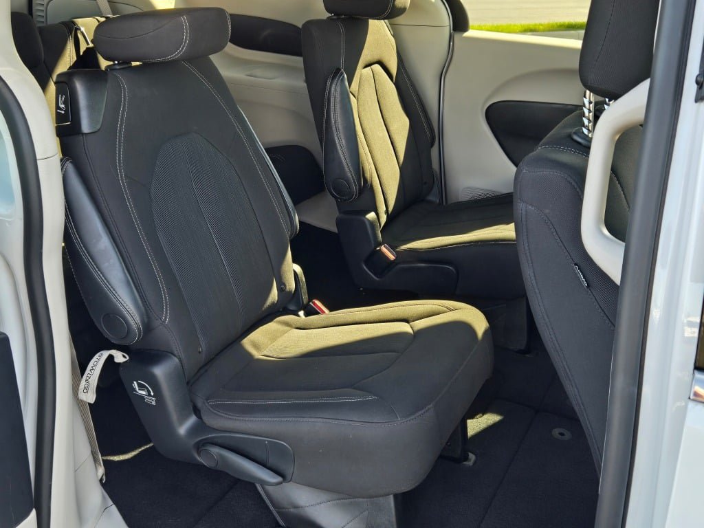 Used 2024 Chrysler Voyager LX FWD image 7