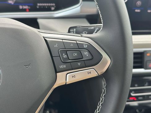 New 2026 Volkswagen Taos SE FWD image 17
