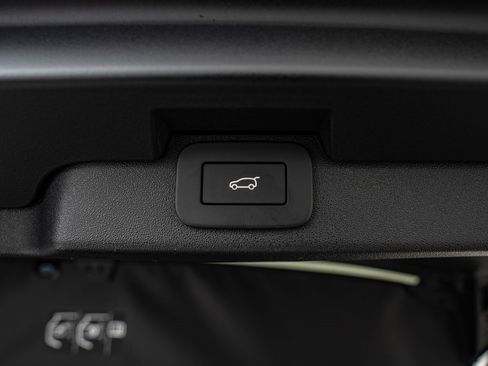 New 2026 Land Rover Discovery Dynamic SE image 36