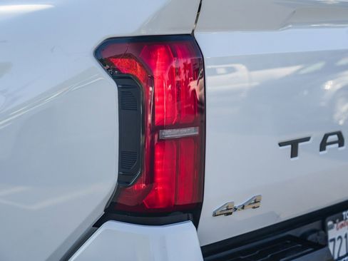 Certified 2024 Toyota Tacoma SR5 AWD/4WD image 9