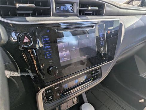 Used 2017 Toyota Corolla LE FWD image 11