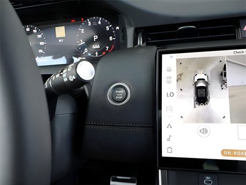 New 2025 Land Rover Discovery Sport Dynamic SE image 29