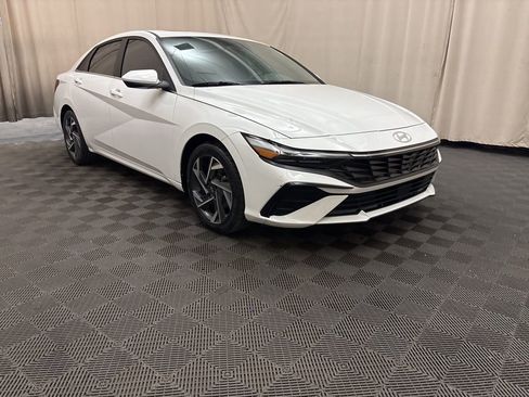 Used 2024 Hyundai Elantra SEL w/ Convenience Package image 3