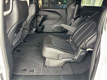 New 2027 Chrysler Pacifica Select
