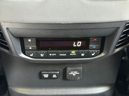 Used 2024 Toyota Sequoia Platinum AWD/4WD image 39