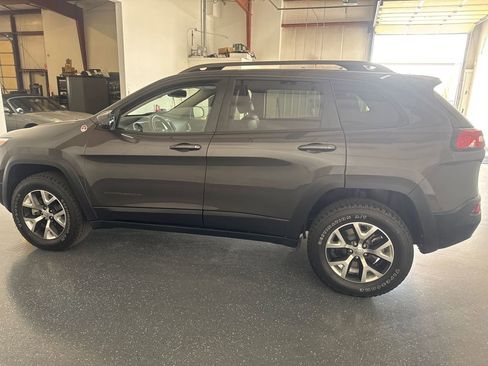 Used 2016 Jeep Cherokee Trailhawk w/ Leather Interior Group image 7
