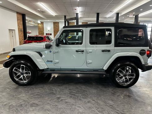 Used 2024 Jeep Wrangler Unlimited w/ Convenience Group image 8