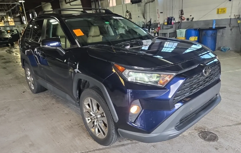 Used 2021 Toyota RAV4 XLE Premium FWD image 4