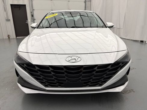 Used 2022 Hyundai Elantra Limited FWD image 2