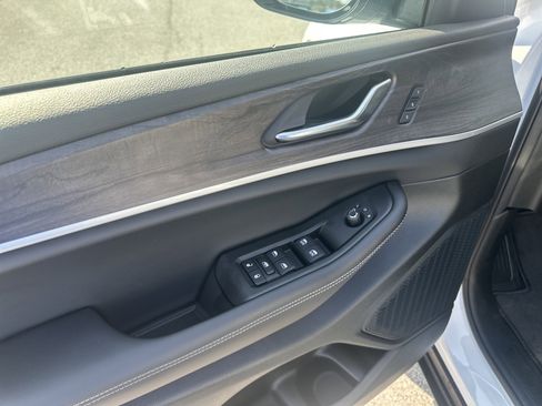 New 2025 Jeep Grand Cherokee Limited w/ Black Appearance Package AWD/4WD image 13