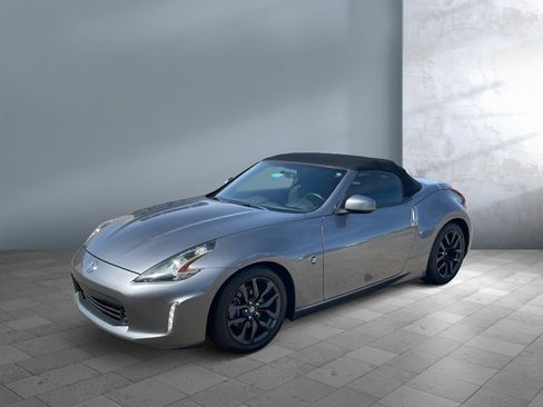 Used 2018 Nissan 370Z Roadster RWD image 1