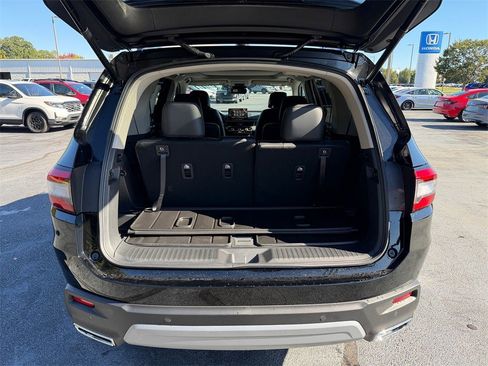 New 2025 Honda Pilot Touring image 8