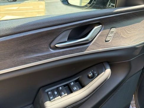 New 2025 Jeep Grand Cherokee L Limited w/ Luxury Tech Group II image 9